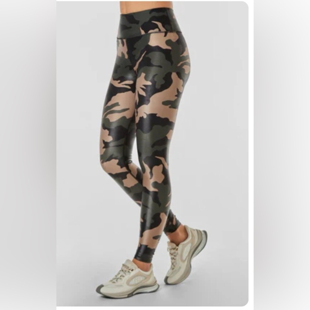 Noli Camo Liquid Legging - Extra Large -NWT